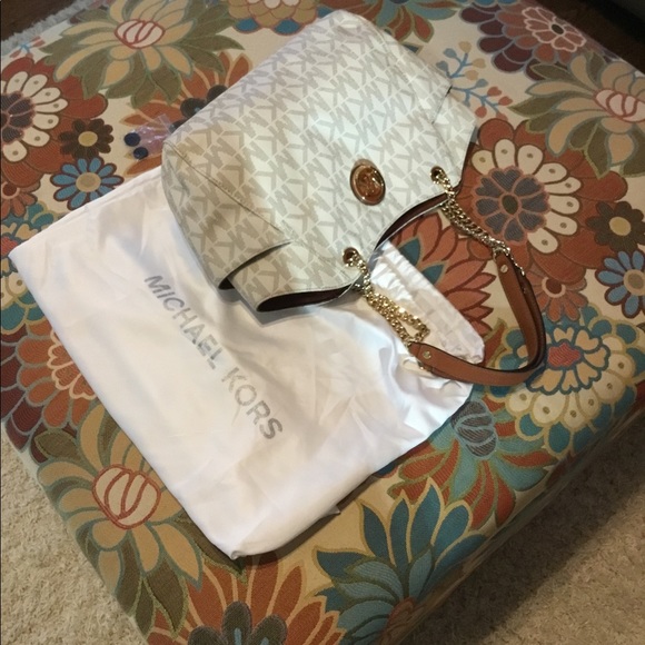 Like New Michael Kors Purse - Picture 1 of 1